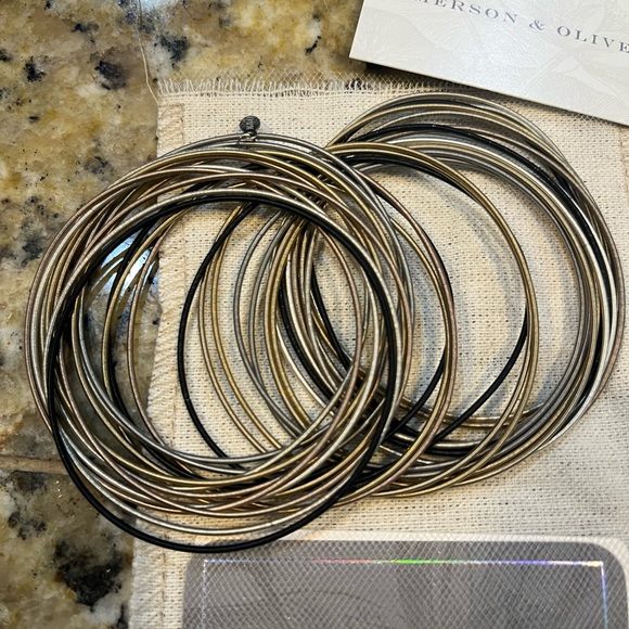 Emerson & Oliver - Picture 2 of 4